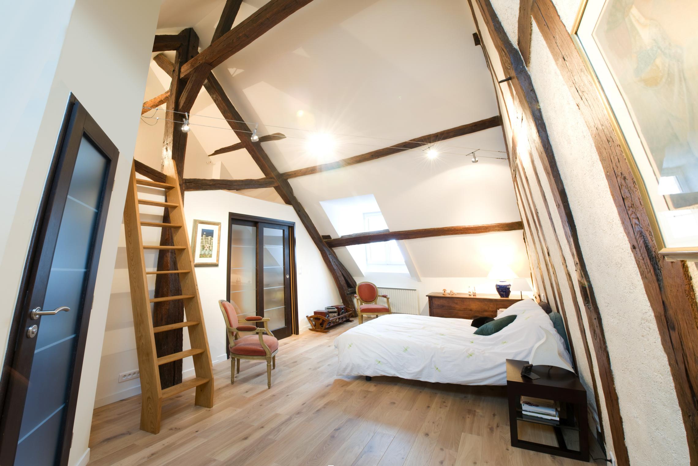 découvrez nos conseils et idées pour l'aménagement de combles afin d’optimiser votre espace sous toit. transformez vos combles en chambre, bureau ou pièce de vie confortable et lumineuse !