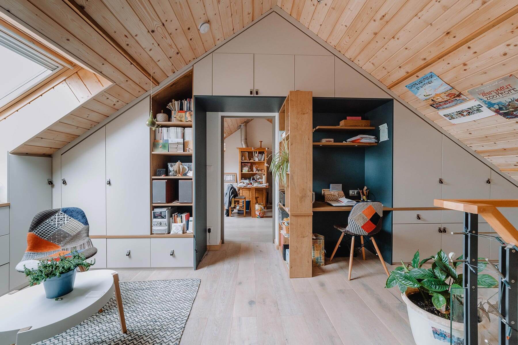 optimisez votre espace avec un aménagement de combles sur mesure. idées, conseils et solutions pour transformer vos combles en pièce à vivre confortable et esthétique.