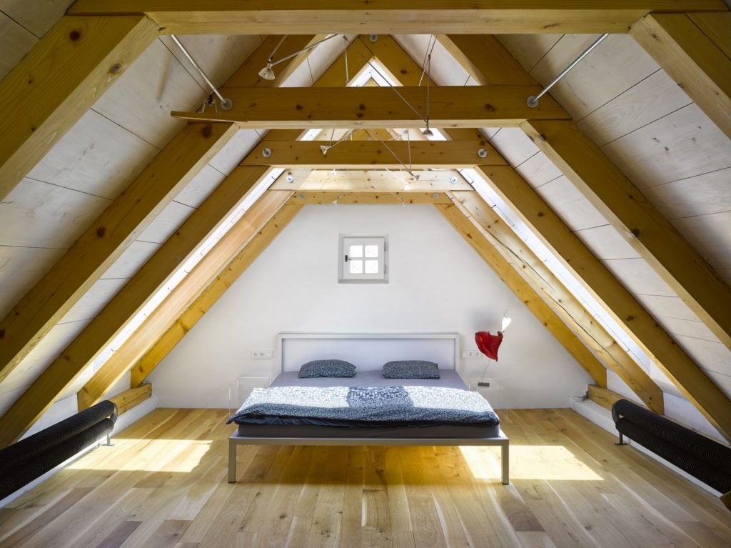 découvrez nos idées et conseils pour l’aménagement de combles de 25 m² : optimisation de l’espace, astuces déco, solutions de rangement et transformation pour créer une pièce lumineuse et fonctionnelle.