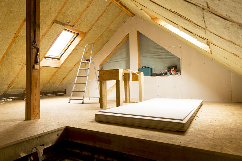 découvrez comment optimiser l'espace sous votre toit grâce à l'aménagement de combles : conseils, idées d'isolation et inspirations pour créer une pièce supplémentaire confortable et lumineuse.