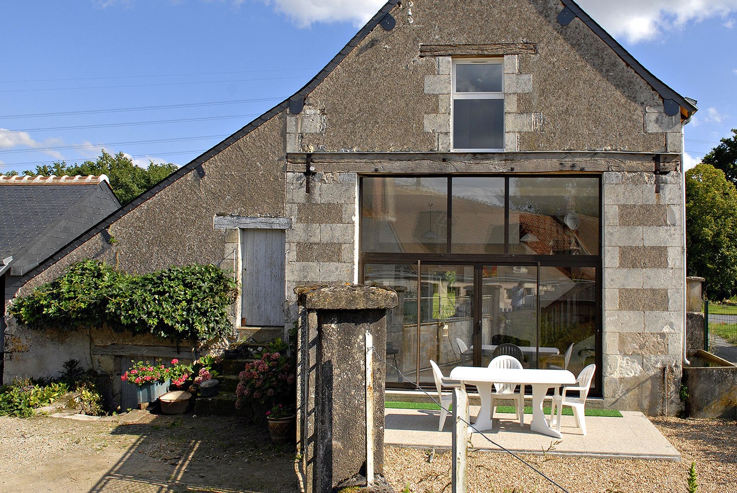 découvrez toutes les astuces et idées pour aménager une grange en espace de vie confortable, moderne ou authentique. transformez votre grange en maison, atelier ou loft avec nos conseils d'aménagement et d'optimisation de l'espace !