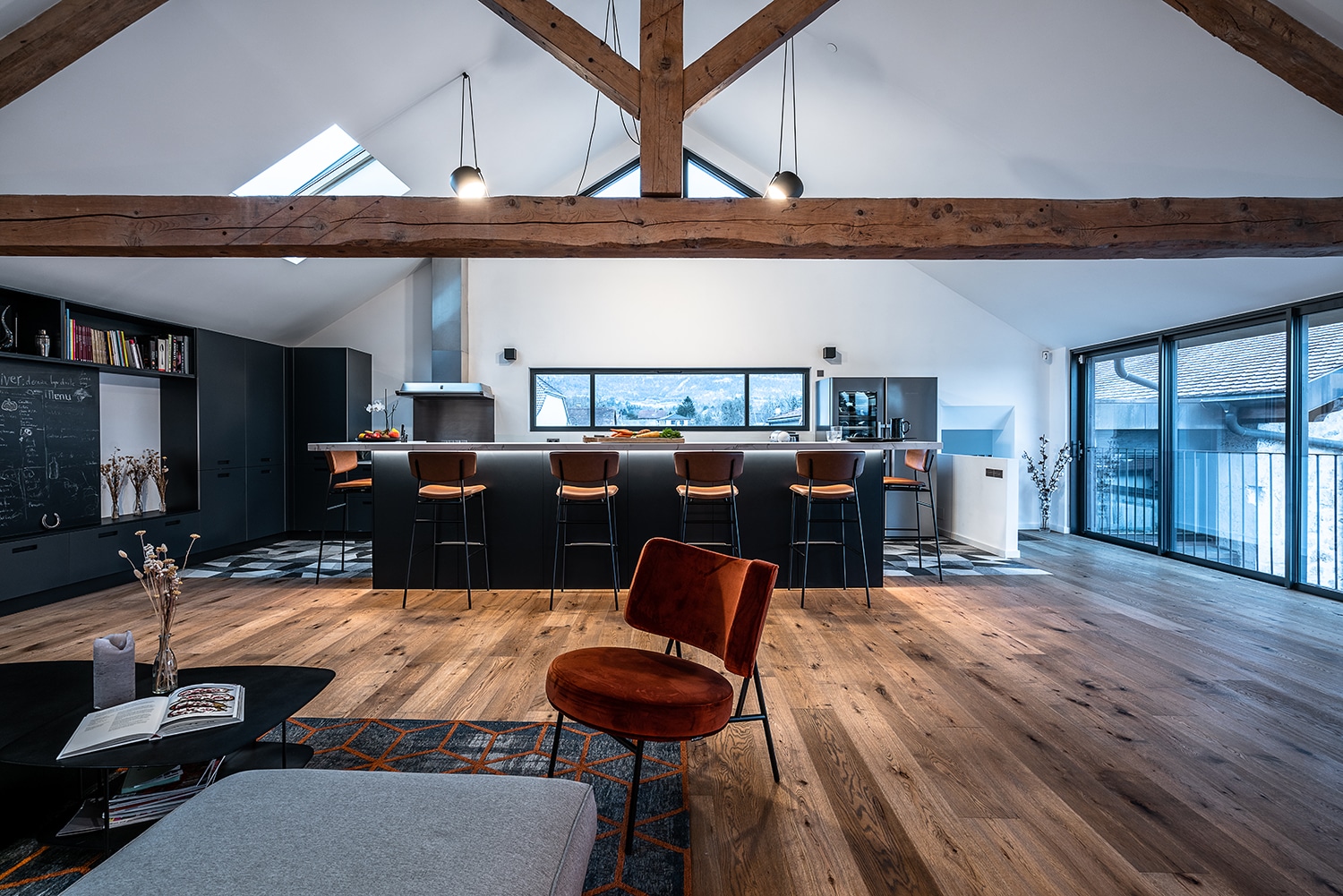 découvrez nos conseils et idées pratiques pour aménager une grange en espace de vie confortable, moderne ou en atelier selon vos envies. transformez votre grange avec style et optimisez son potentiel !