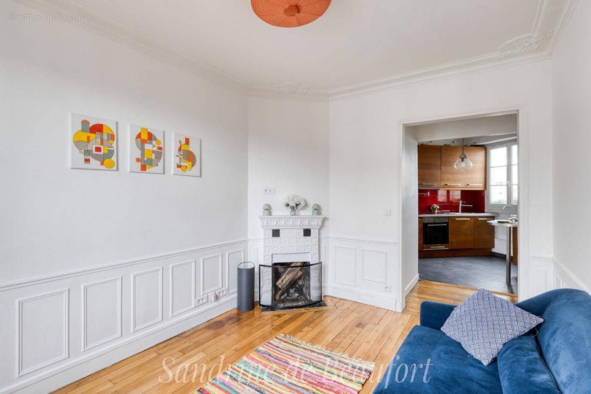 découvrez cet appartement haut de gamme à levallois-perret, alliant élégance, confort moderne et prestations de luxe dans un quartier prisé aux portes de paris.