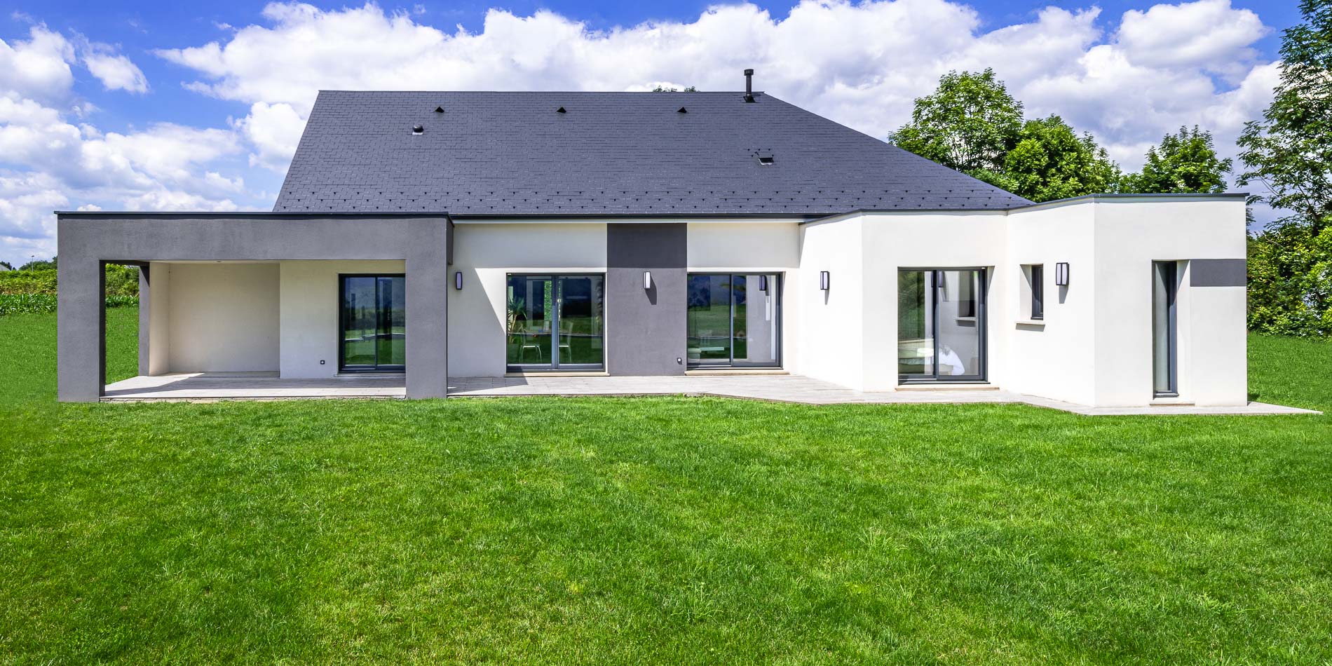 découvrez comment estimer le budget pour la rénovation complète d'une maison de 200 m2 : prix moyens, conseils pratiques et astuces pour maîtriser vos dépenses.