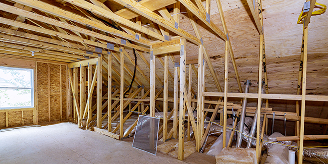 découvrez tout ce qu’il faut savoir sur le coût d’aménagement des combles : prix moyens, facteurs influençant le budget, conseils pour optimiser vos travaux et estimer votre projet en toute sérénité.