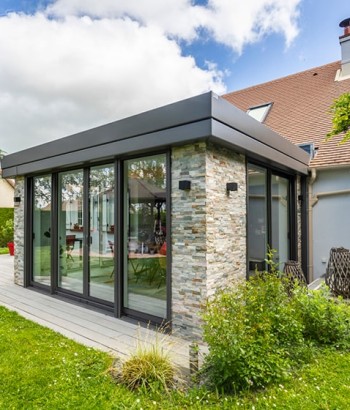 découvrez le coût d’une extension de 20 m² avec toit plat : exemples de prix au mètre carré, facteurs qui influencent le tarif, conseils pour bien budgétiser et réussir votre agrandissement de maison.
