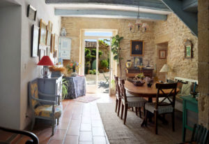 découvrez tout ce qu'il faut savoir sur le coût au m2 pour une rénovation : prix moyens, facteurs influents et conseils pour estimer votre budget de travaux.