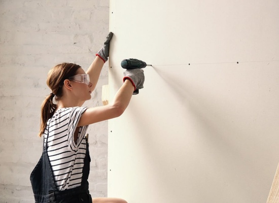 découvrez tout ce qu'il faut savoir sur le coût du placo pour vos travaux de rénovation : prix au m², facteurs influençant le budget et conseils pour optimiser vos dépenses.