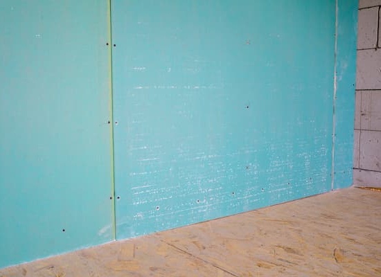 découvrez le coût du placo pour vos travaux de rénovation : prix au m2, facteurs qui influencent le budget, conseils pour estimer et réussir votre projet de rénovation intérieure.