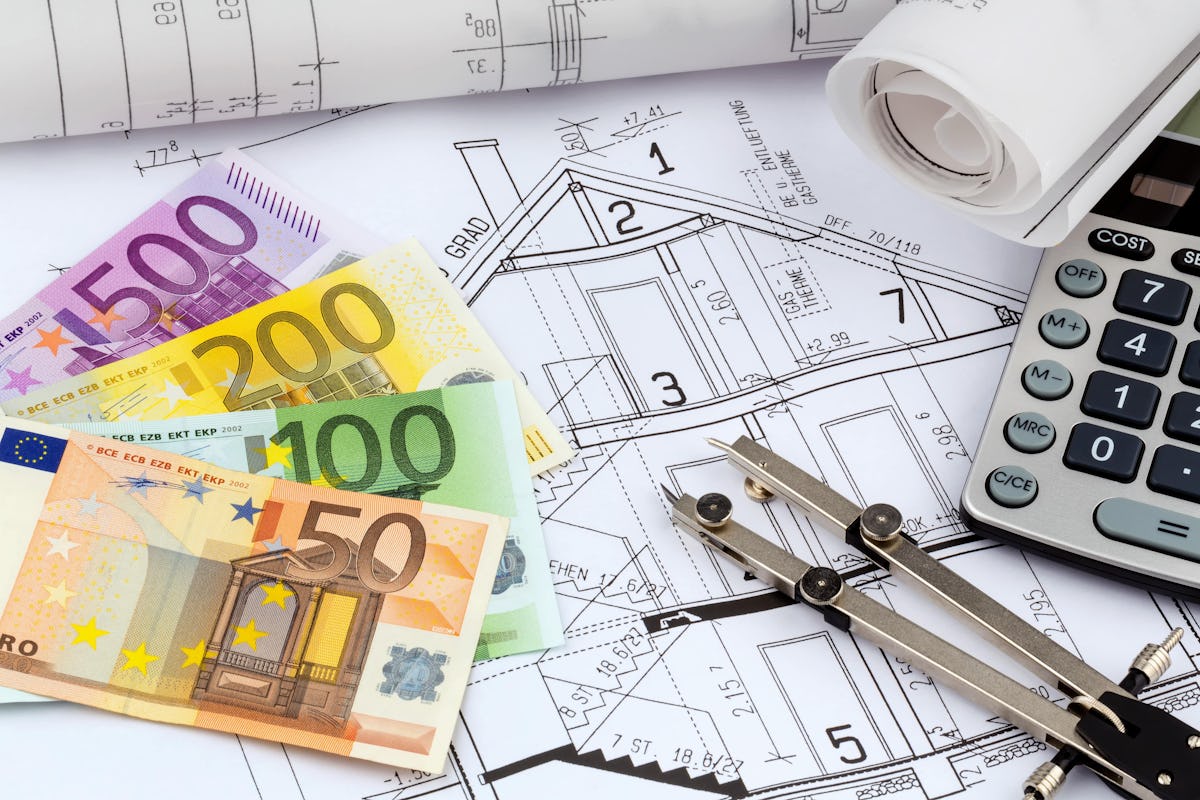 découvrez le coût au m2 pour la rénovation de votre logement : prix moyens, facteurs à considérer et conseils pour estimer votre budget travaux en 2024.