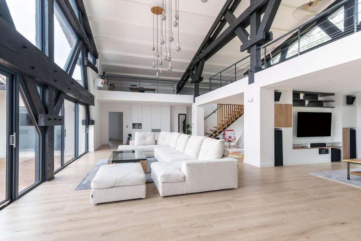 découvrez tout ce qu'il faut savoir sur le coût de rénovation d'une maison : estimation des prix, facteurs influents et conseils pour optimiser votre budget.