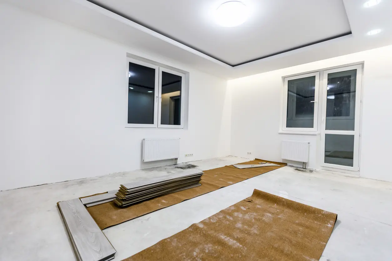 découvrez tout ce qu'il faut savoir sur le coût de rénovation d'un studio : budget moyen, facteurs de prix, conseils pour optimiser vos dépenses et estimer le montant total de vos travaux.