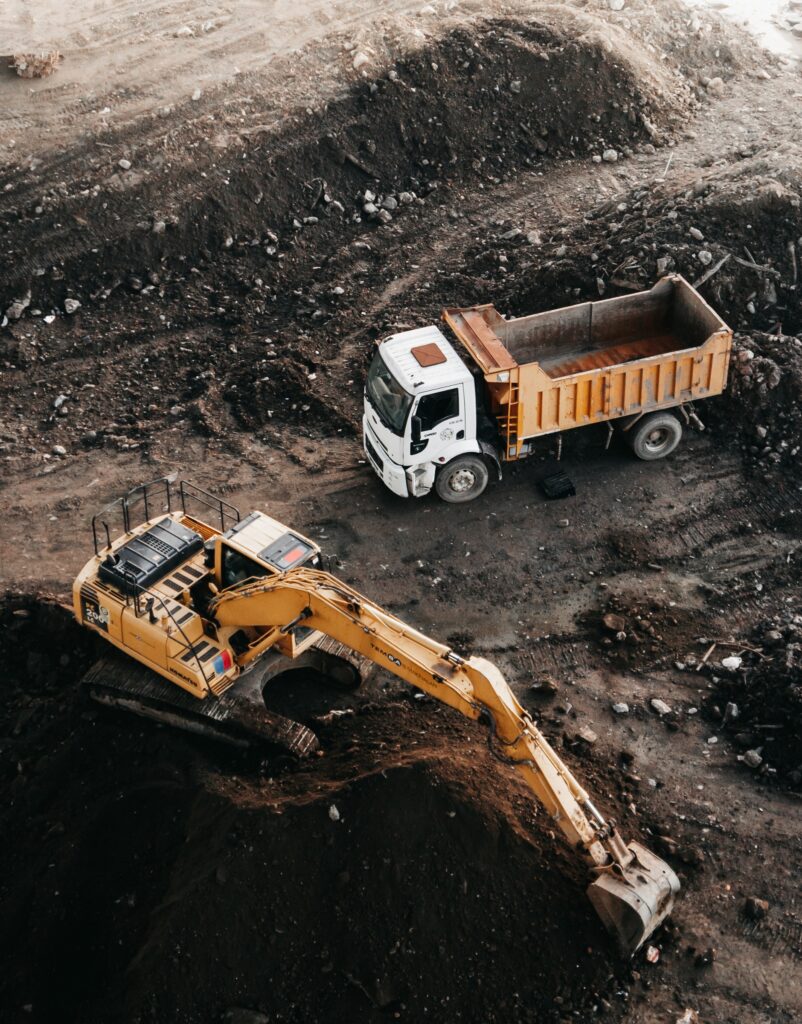 découvrez tout ce qu'il faut savoir sur les coûts de terrassement : facteurs qui influencent le prix, tarifs moyens, conseils pour optimiser votre budget et comprendre les différentes étapes du terrassement.