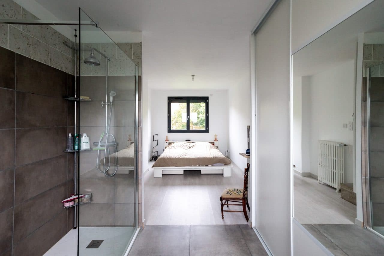 découvrez les coûts moyens pour la rénovation d'une chambre : matériaux, main-d'œuvre et conseils pour estimer et optimiser votre budget rénovation.