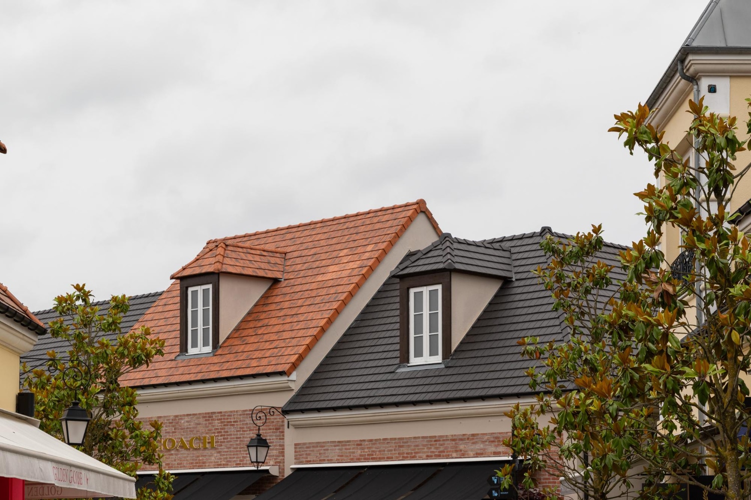 découvrez tout ce qu’il faut savoir sur la couverture économique de toiture : matériaux abordables, conseils pour réduire les coûts, et solutions durables pour protéger votre maison sans dépasser votre budget.