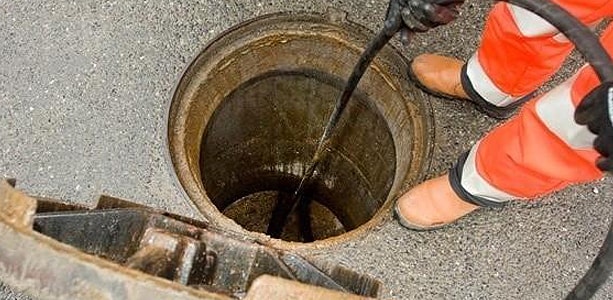 service de dégorgement wc rapide et efficace. débloquez vos toilettes bouchées grâce à nos experts. intervention d'urgence 7j/7, devis gratuit et solutions durables pour un wc fonctionnel.