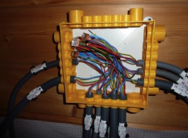 découvrez nos services de domotique à nanterre : installation, automatisation et dépannage réalisés par un électricien qualifié. modernisez votre maison et gagnez en confort !