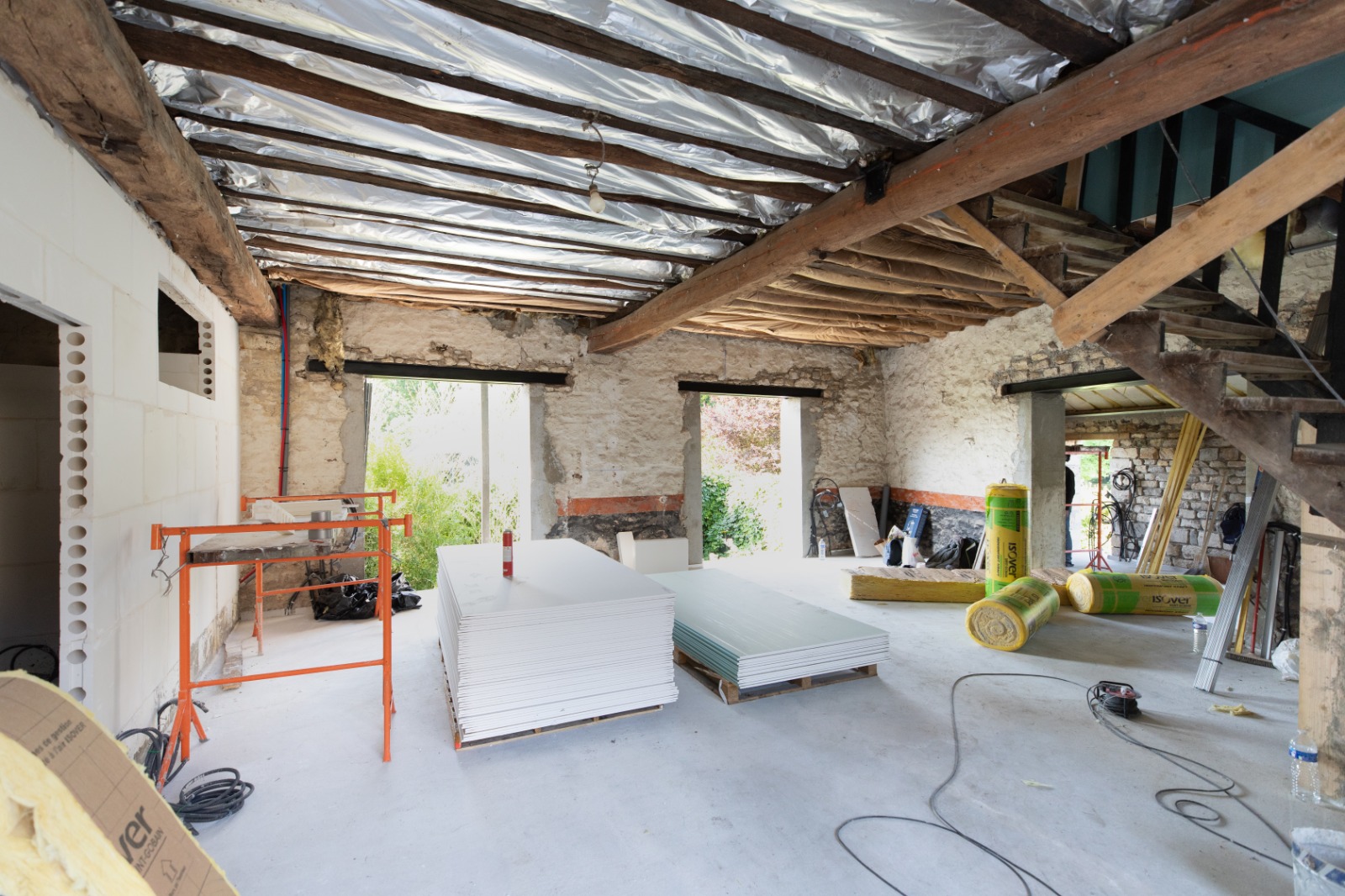 découvrez comment réaliser des économies lors de la rénovation de votre maison grâce à des astuces et conseils pratiques. profitez d'un foyer rénové tout en maîtrisant votre budget !