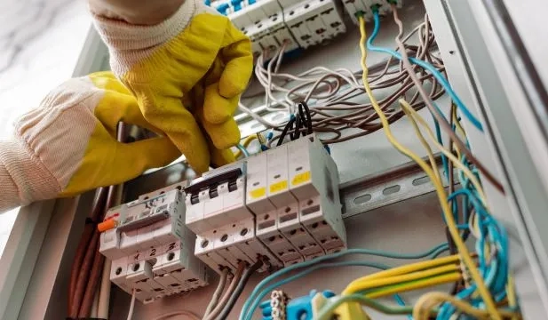 besoin d'un électricien à courbevoie ? bénéficiez d'une intervention rapide et professionnelle pour tous vos travaux d'électricité, dépannage urgent, installations et mises aux normes. demandez votre devis gratuit !