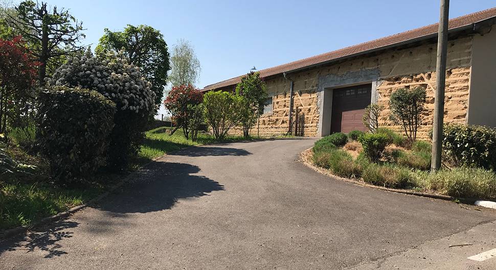 découvrez les erreurs courantes à éviter lors de la rénovation d'une maison en pierre et bénéficiez de conseils pratiques pour préserver son authenticité et garantir la réussite de vos travaux.