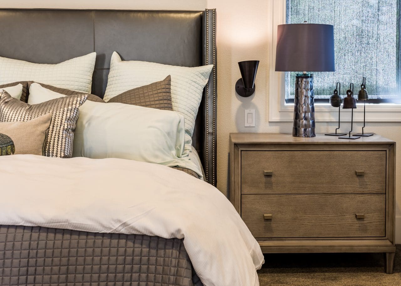 découvrez comment estimer le prix d'une rénovation de chambre : conseils, fourchettes de prix et facteurs à prendre en compte pour planifier au mieux votre projet de rénovation.