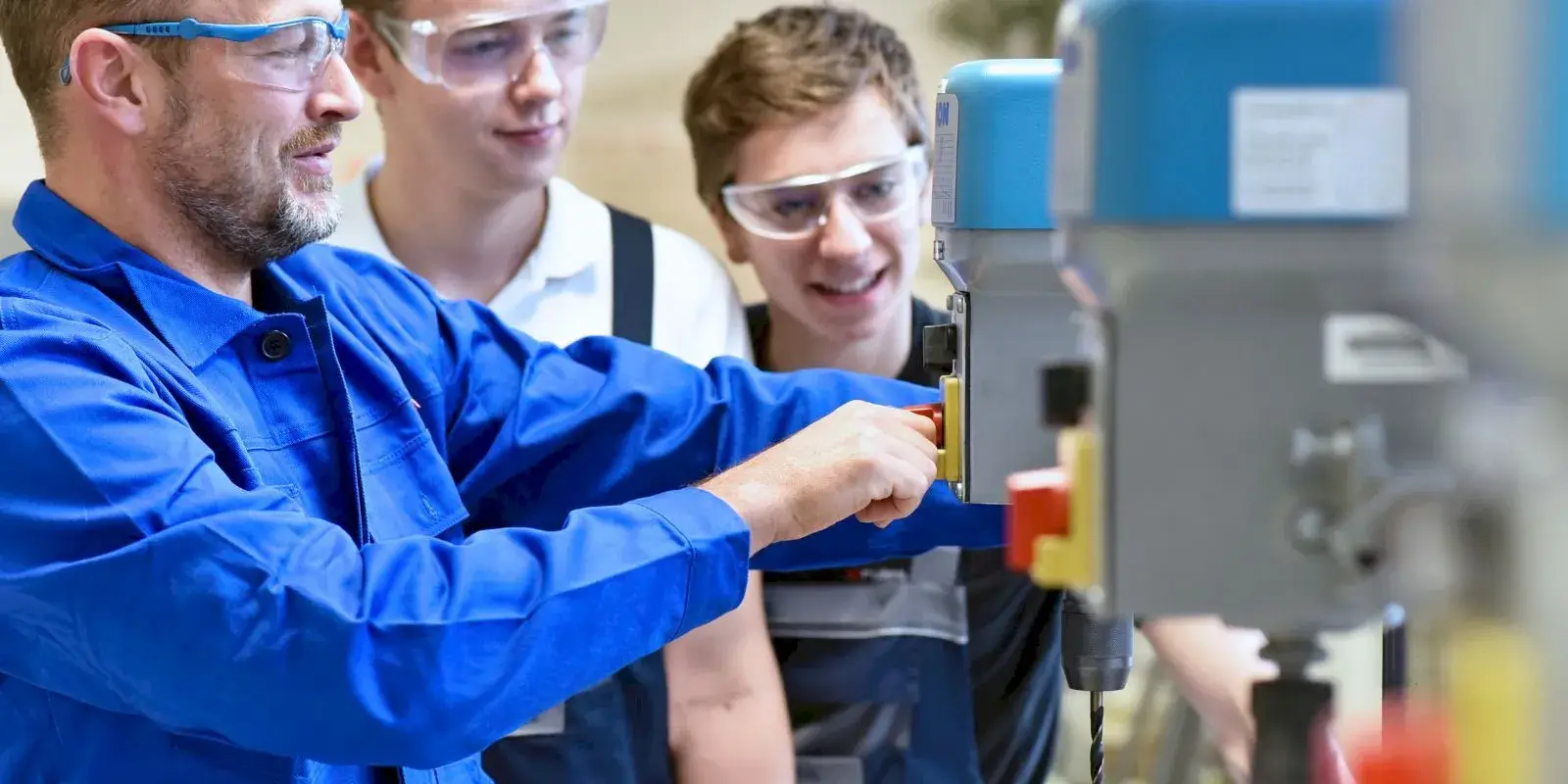 découvrez notre formation bâtiment : développez vos compétences dans la construction, la rénovation et la gestion de projets. cours pratiques, accompagnement personnalisé et certification reconnue.
