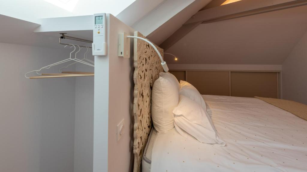 découvrez comment transformer votre grenier en un espace cosy, chaleureux et fonctionnel grâce à des idées de décoration et d’aménagement adaptées à tous les styles.