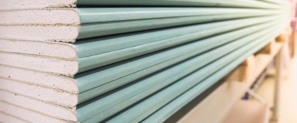 découvrez le prix de l'installation de plaques de plâtre : tarifs au m2, coûts de la main d'œuvre, facteurs influençant le devis et conseils pour réussir votre projet de pose de plaques de plâtre.