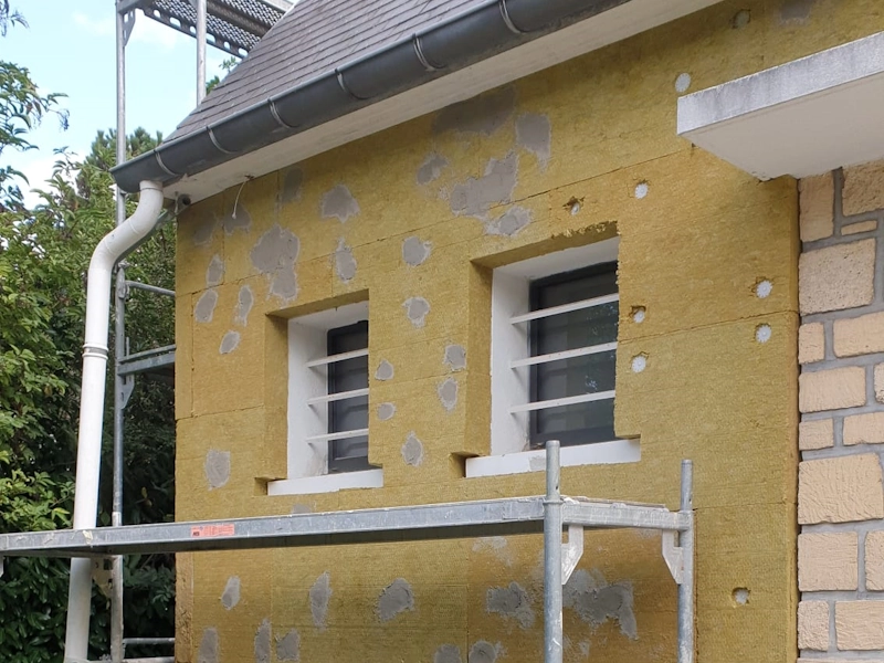 découvrez le prix au m2 pour la rénovation d’un immeuble, les facteurs qui influencent le coût et des conseils pour estimer votre budget de travaux en 2024.