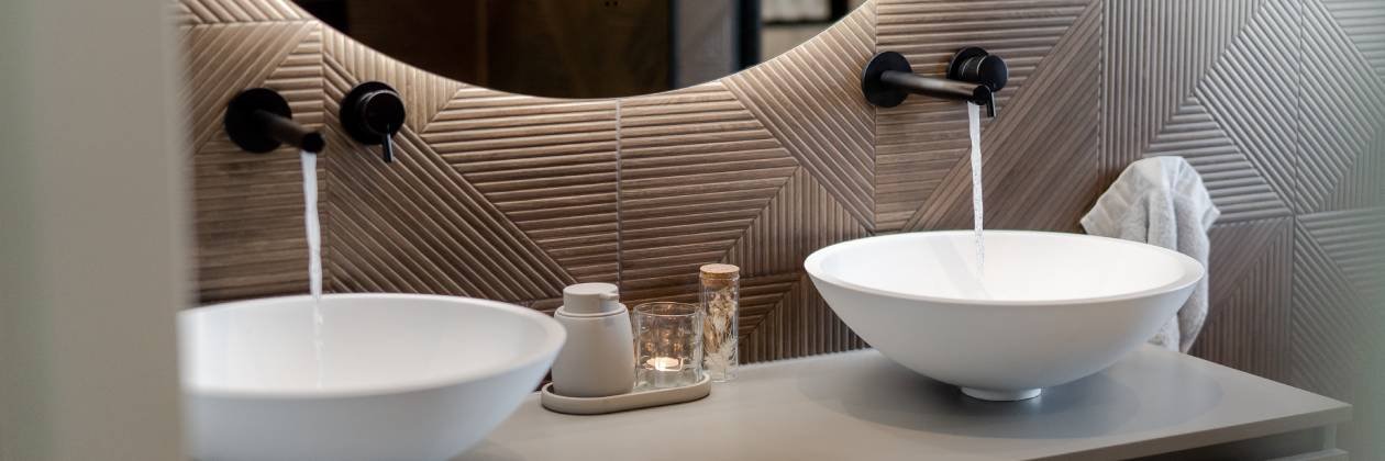 découvrez le prix moyen au m2 pour la rénovation ou la création d'une salle de bain en france, ainsi que les facteurs qui influencent le coût selon les matériaux et les travaux à prévoir.