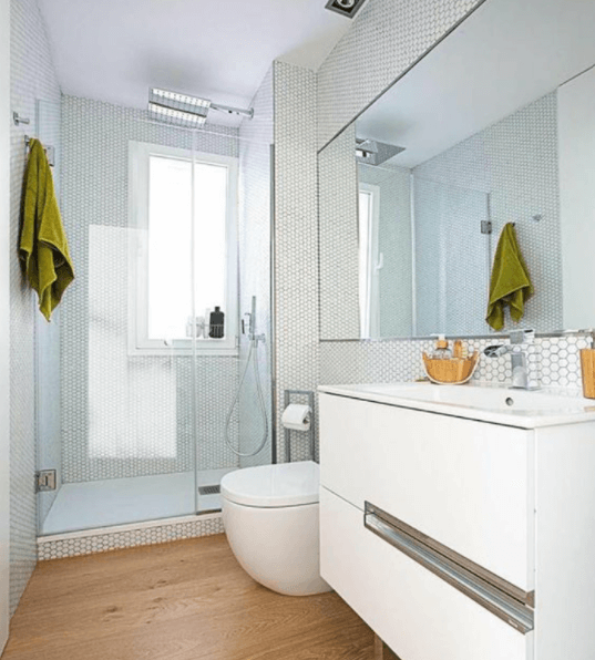 découvrez le prix au m2 pour la rénovation ou la création d'une salle de bain : coûts moyens, facteurs qui influencent le tarif et conseils pour optimiser votre budget.