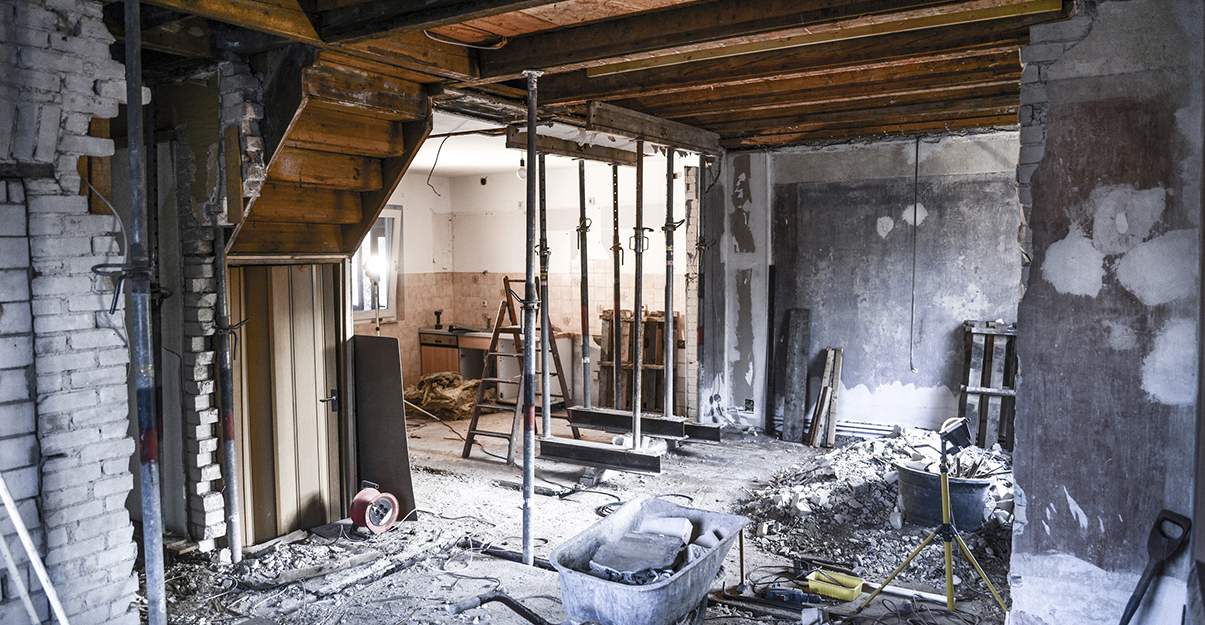 découvrez le prix moyen au m² pour la rénovation de votre logement. estimez le budget nécessaire pour vos travaux selon les types de rénovation : appartement, maison ou pièce spécifique.