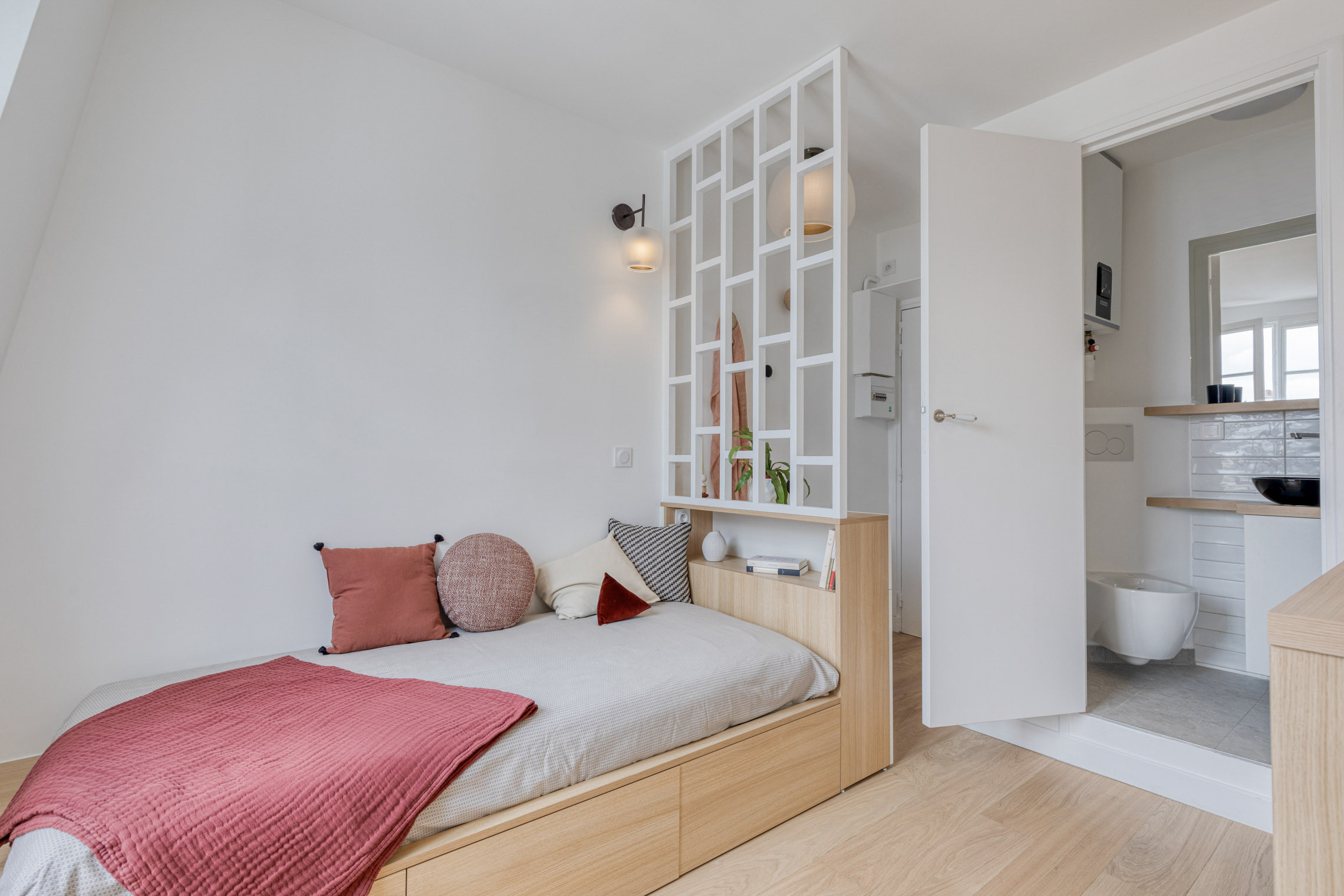 découvrez le prix moyen pour la rénovation d’un studio de 15m2, les principaux travaux à prévoir et des conseils pour optimiser votre budget. estimez le coût de rénovation de votre petit espace en toute sérénité.