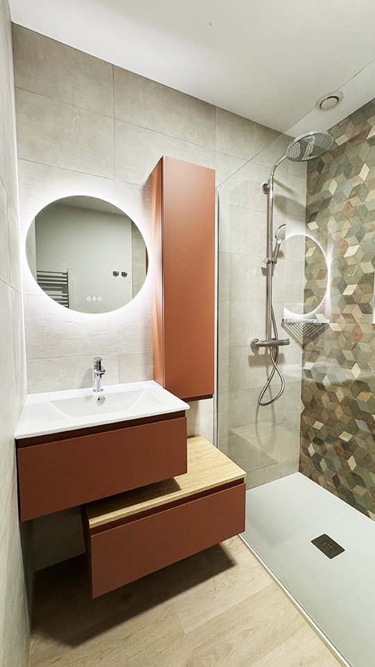 réinventez votre espace avec une refonte de salle de bain sur-mesure : conseils, inspirations et solutions pour moderniser, optimiser et valoriser votre intérieur.