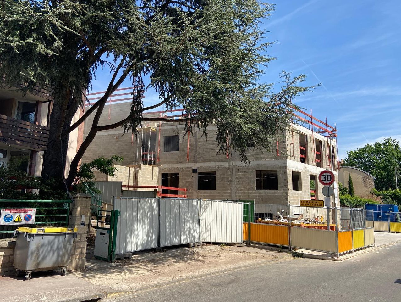 découvrez notre service de réhabilitation de propriétés à châtenay-malabry : rénovation complète, valorisation immobilière et accompagnement sur mesure pour donner une nouvelle vie à votre bien.