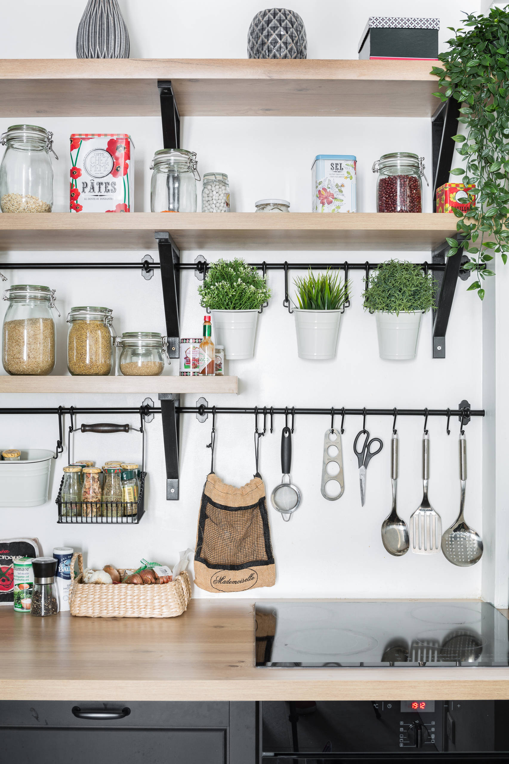 découvrez des astuces et conseils pour relooker votre cuisine avec un petit budget. idées déco, choix de matériaux et solutions économiques pour transformer votre espace sans vous ruiner.