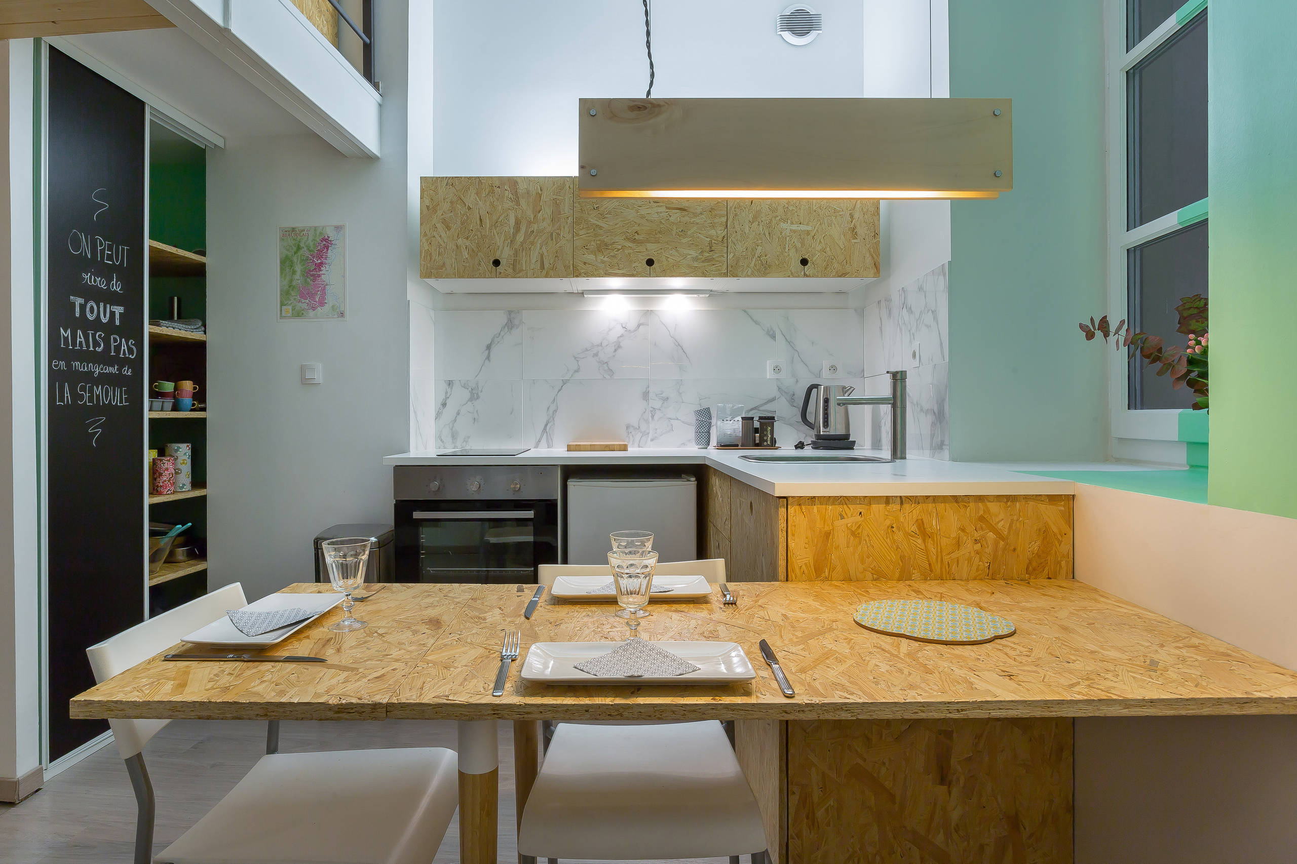 découvrez nos idées et conseils pour un relooking de cuisine tendance sans vous ruiner. inspirations, astuces déco et solutions économiques pour transformer votre cuisine avec un petit budget.