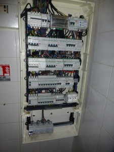 besoin d’un remplacement de tableau électrique à paris 75010 ? nos électriciens qualifiés interviennent rapidement pour sécuriser et moderniser votre installation électrique. devis gratuit et travaux conformes aux normes.