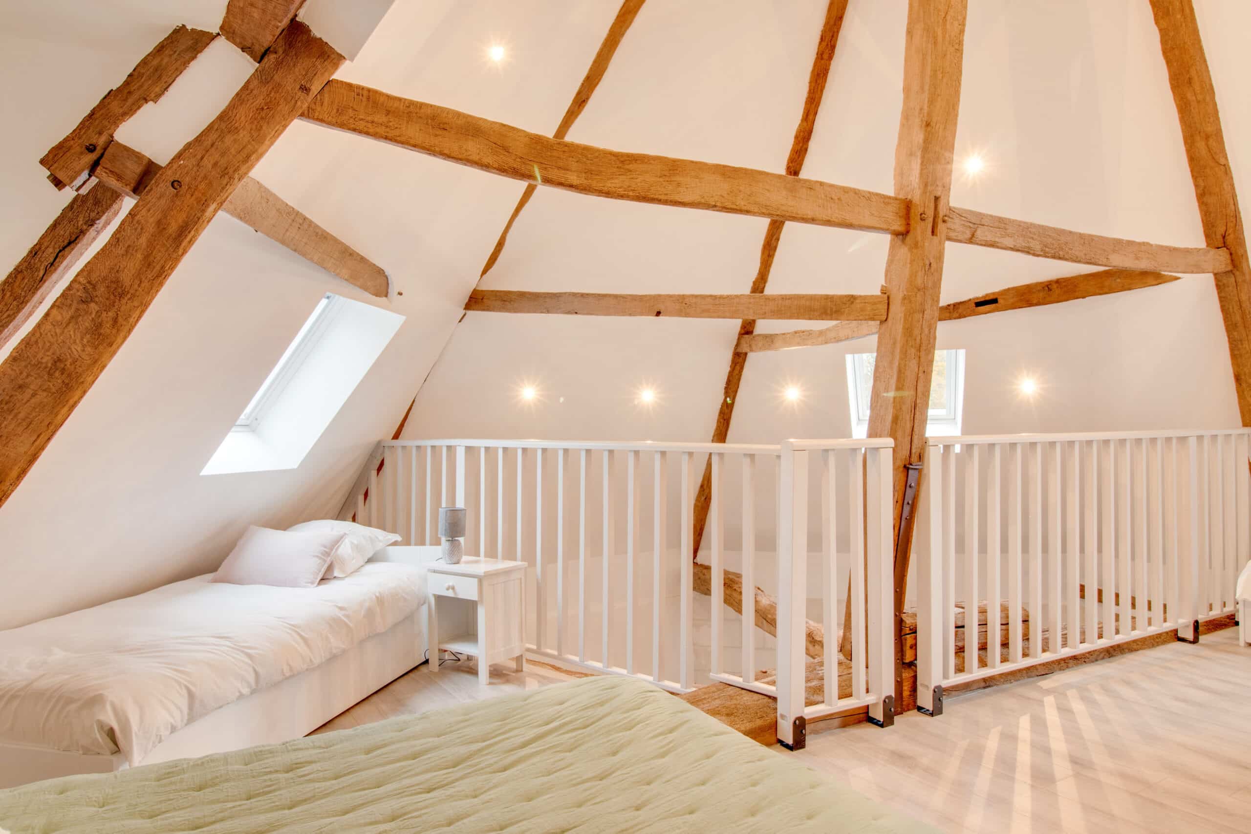 découvrez les coûts moyens pour la rénovation d'une chambre de bonne et nos meilleures astuces pour optimiser votre budget, transformer l'espace et valoriser votre bien immobilier.