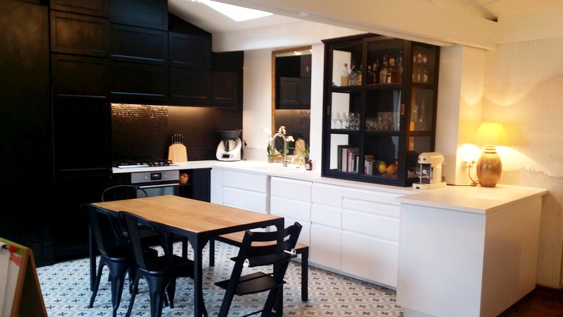 confiez la rénovation de votre cuisine à un architecte : conception sur-mesure, optimisation de l'espace, choix de matériaux modernes et conseils professionnels pour une cuisine fonctionnelle et esthétique.