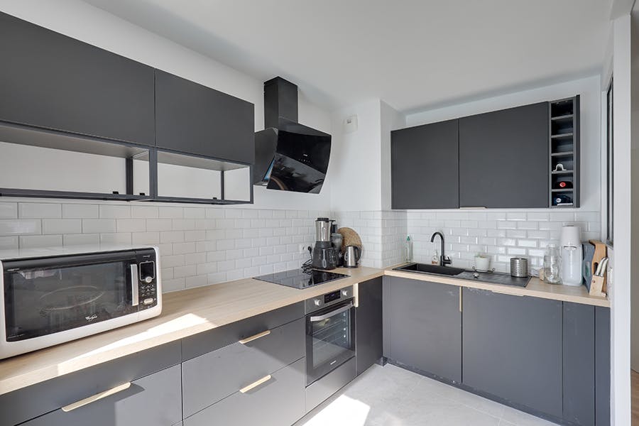 découvrez combien coûte la rénovation d'une cuisine en 2024 : prix moyens, facteurs qui influent sur le budget et conseils pour optimiser vos dépenses.