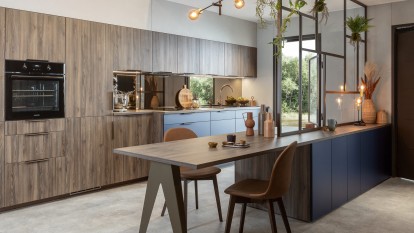 découvrez le coût de la rénovation d'une cuisine, les facteurs qui influencent le prix et nos conseils pour optimiser votre budget et réussir vos travaux.