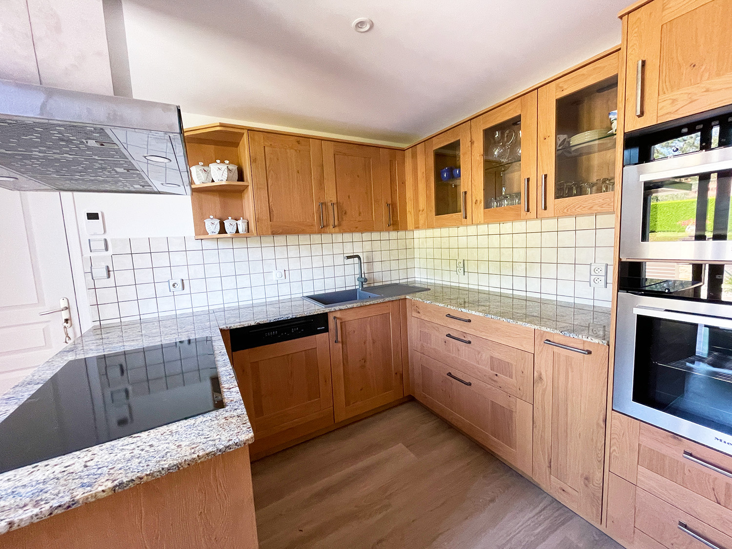 confiez la rénovation de votre cuisine à vanves à des experts qualifiés. modernisez votre espace avec des solutions sur-mesure, matériaux de qualité et un accompagnement personnalisé, pour une cuisine pratique et esthétique.