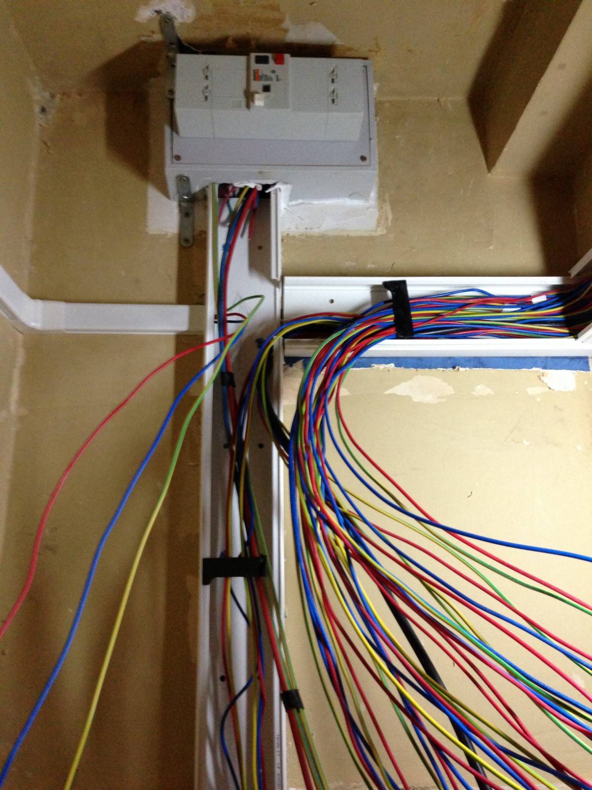 confiez la rénovation électrique de votre appartement à des experts. modernisez votre installation, assurez votre sécurité et optimisez votre consommation d'énergie. devis gratuit et interventions rapides.