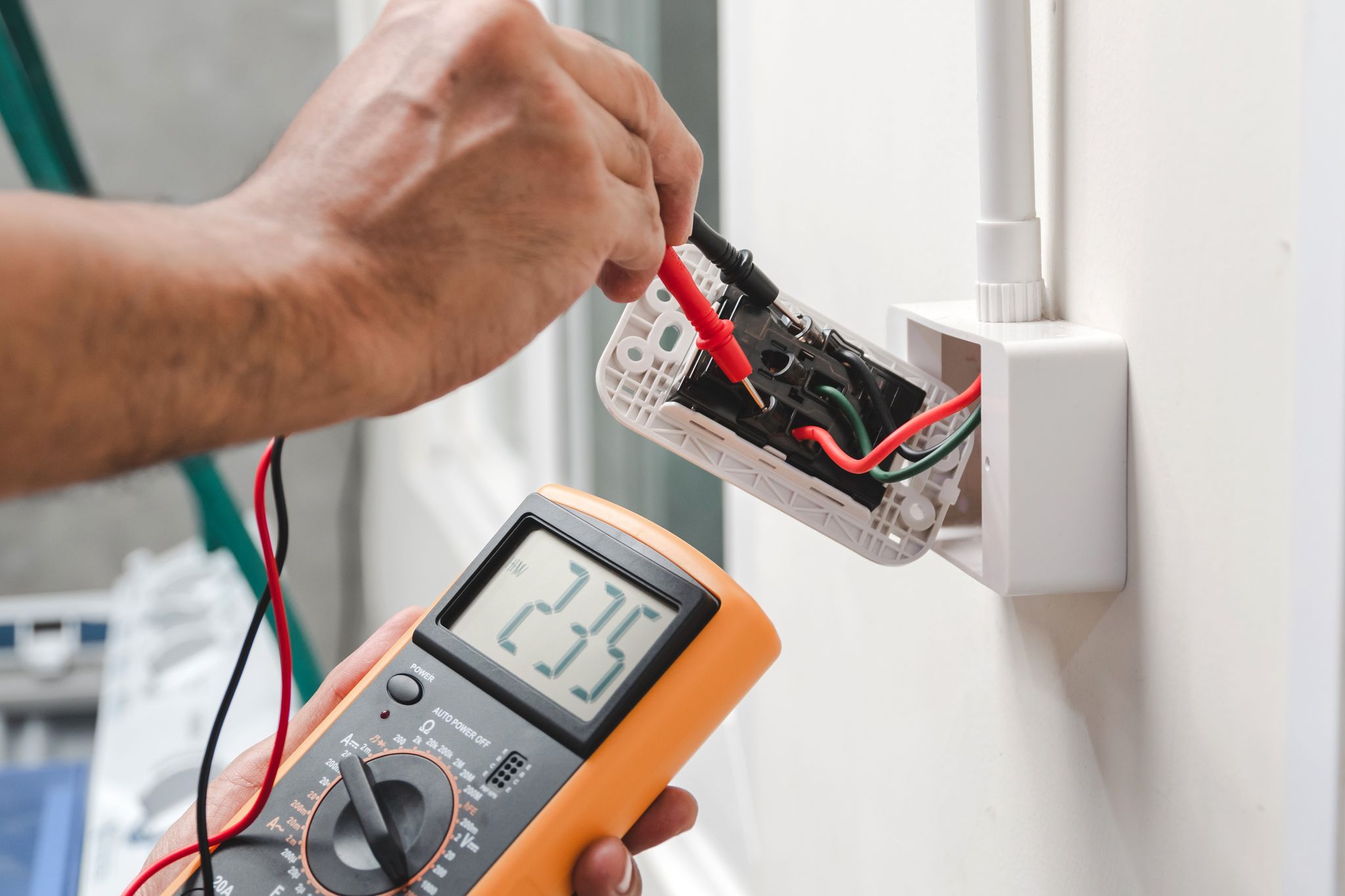 confiez la rénovation électrique de votre appartement à des experts qualifiés. sécurité, conformité, modernisation des installations et économies d'énergie au rendez-vous. demandez votre devis gratuit !