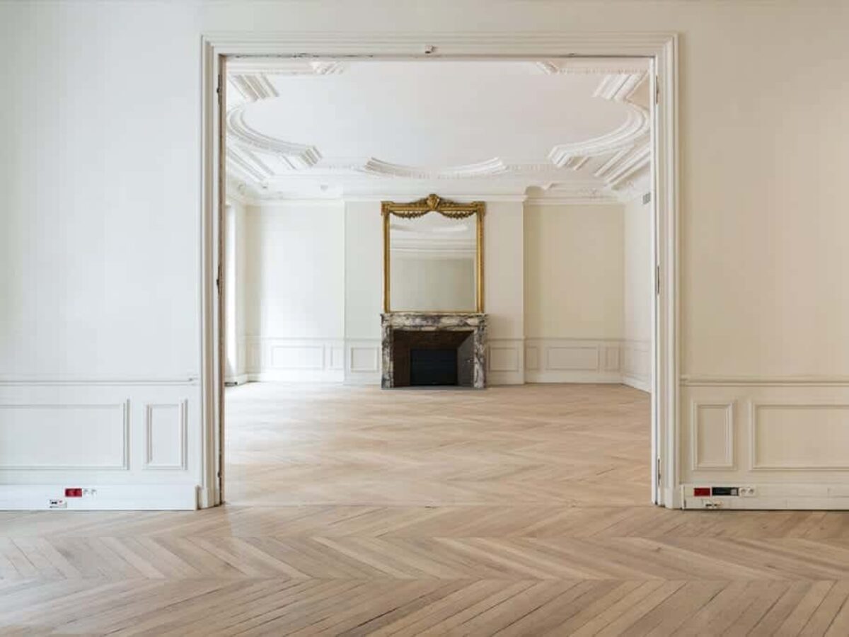 spécialistes de la rénovation de moulures à paris 75009, nous redonnons charme et élégance à vos intérieurs. devis gratuit et interventions sur-mesure pour préserver le patrimoine de votre appartement.