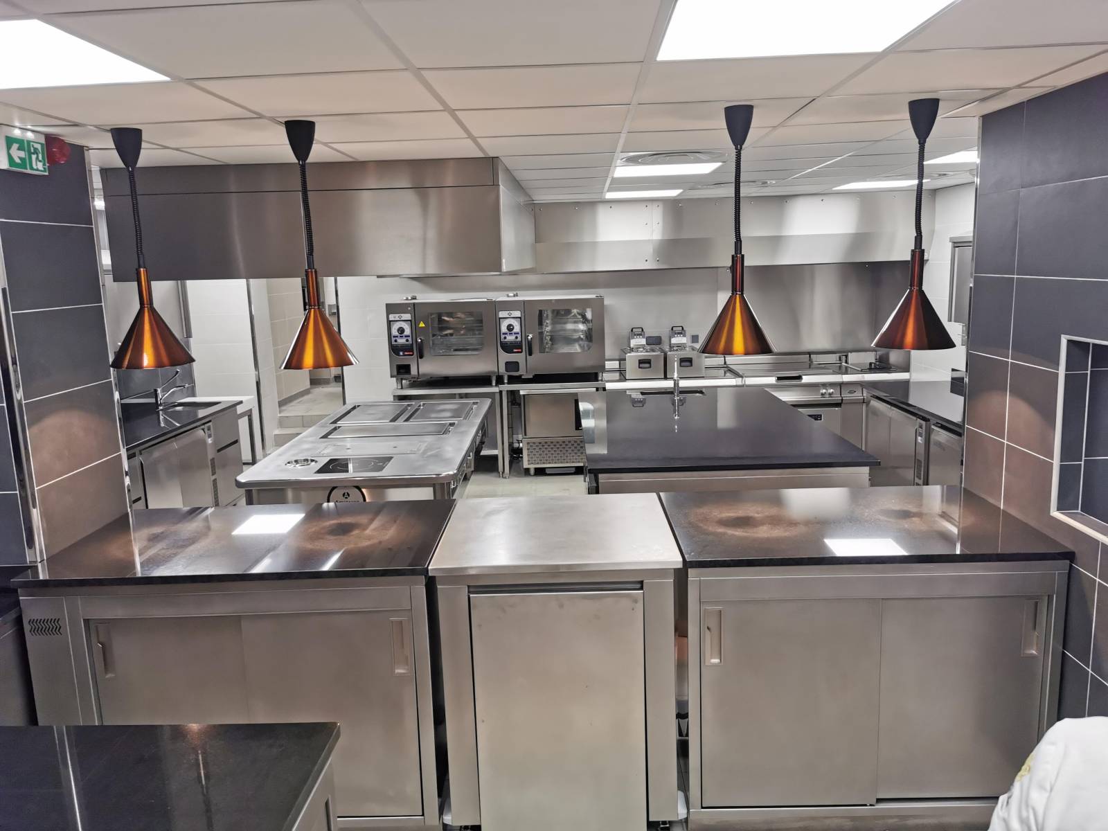 confiez votre projet de rénovation à des professionnels. découvrez nos services sur mesure pour rénover votre intérieur ou extérieur avec expertise et qualité.