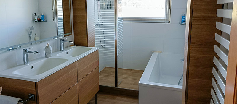 découvrez nos conseils et idées pour réussir la rénovation de votre salle de bain : choix des matériaux, travaux, aménagement et astuces pour optimiser l'espace. transformez votre salle de bain selon vos envies !