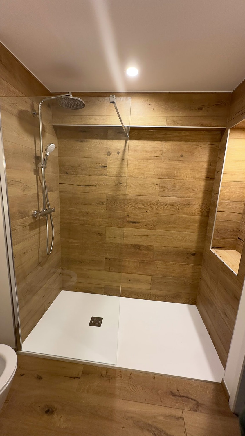 confiez la rénovation de votre salle de bain à des experts pour un espace moderne, fonctionnel et élégant. découvrez nos conseils, idées et solutions pour transformer votre salle de bain selon vos envies et votre budget.