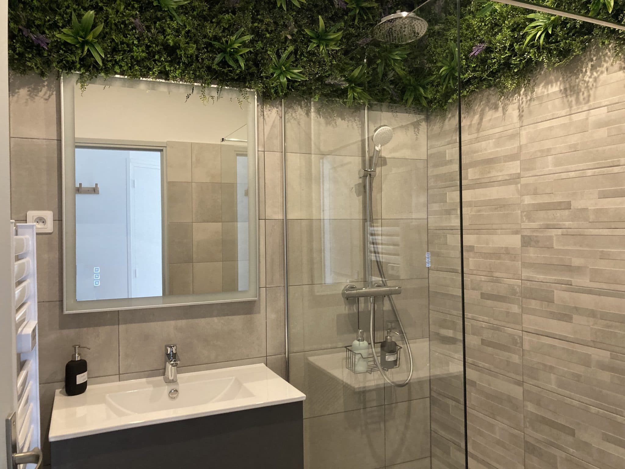 découvrez nos conseils et idées pour la rénovation de votre salle de bain. transformez votre espace avec des astuces pratiques, designs modernes et matériaux adaptés à votre budget.